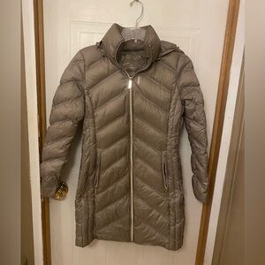 Michael Kors Women's Taupe/Metallic Packable Down Filled Puffer